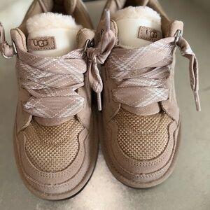 UGG Kids Beige Sneakers boys uggs size 3 brand new